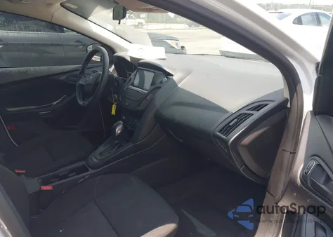 2015 Ford Focus S z USA, uszkodzony, nr VIN 1FADP3E2XFL224267